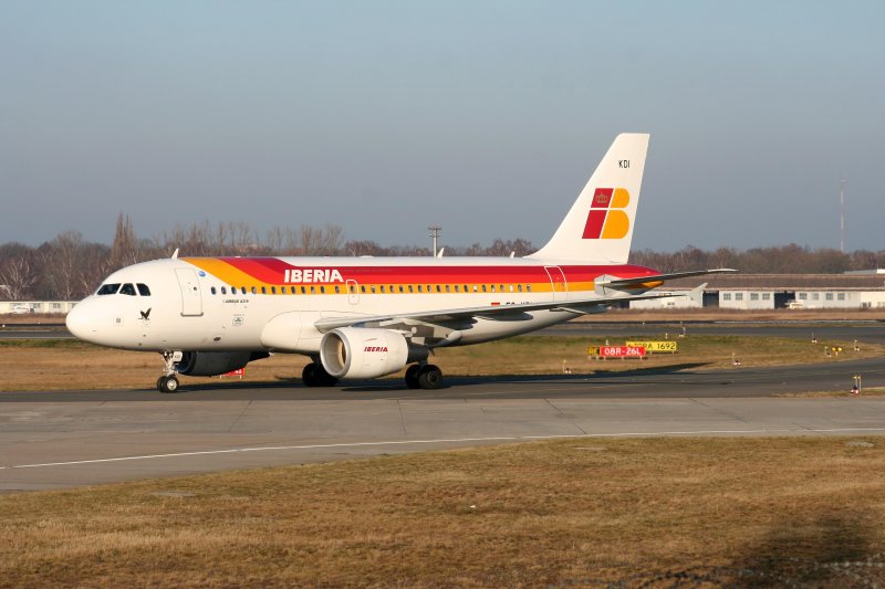 Iberia A 319-111 EC-KDI am 15.12.2007 auf dem Flughafen Berlin-Tegel
