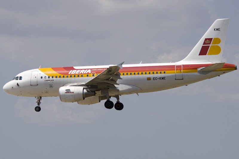 Iberia, EC-KME, Airbus, A319-111, 21.06.2009, BCN, Barcelona, Spain 

