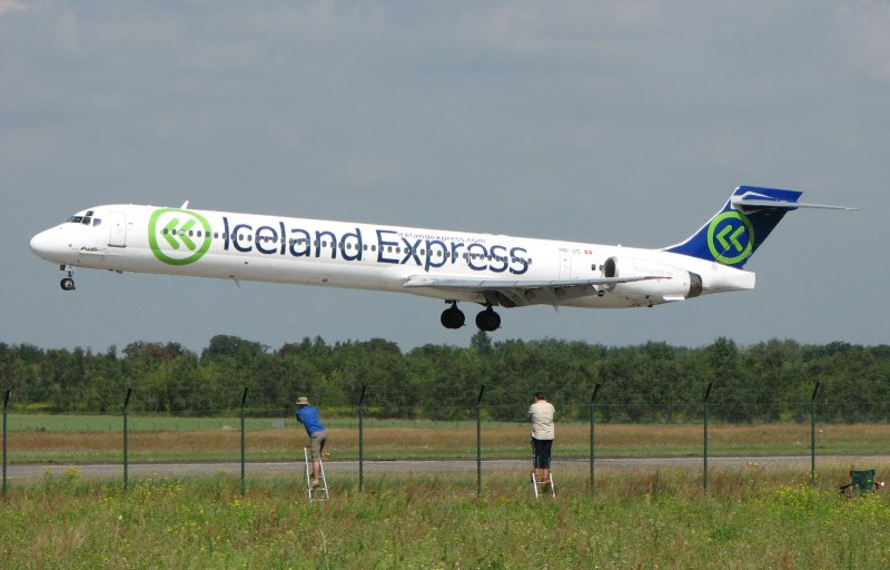 Iceland Express (Hello)
McDonnell Douglas MD-90-30
HB-JID