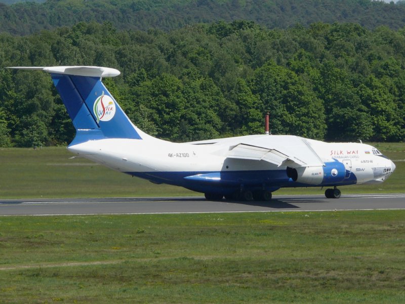 IL76 von Silkway am 10.5.2009 in Köln Flugzeugbild.de