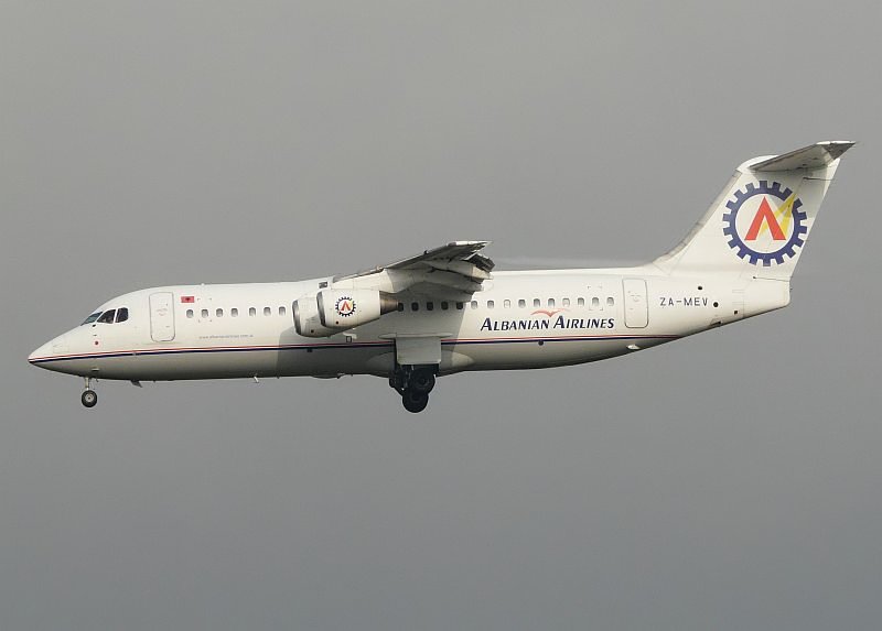 Im Landeanflug auf Frankfurt gelang dieses Foto einer BAe 146. Das Bild stammt vom 08.11.2008