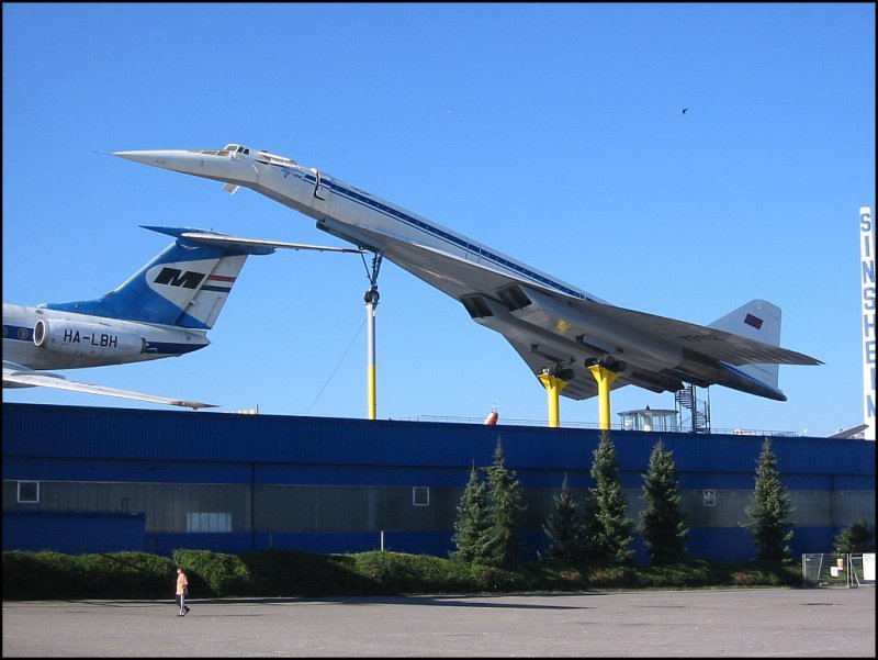 Im Technik-Museum in Sinsheim ist bereits seit vielen Jahren eine TU-144, das sowjetische Pendant zum berschallflugzeug Concorde ausgestellt. Die Aufnahme stammt vom 30.09.2002.