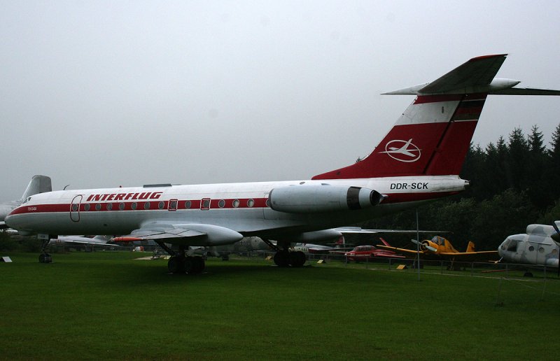Interflug der DDR Tupolew TU-134A DDR-SCK in der Luftfahrtausstellung bei Hermeskeil im Jahr 2007 im strmenden Regen