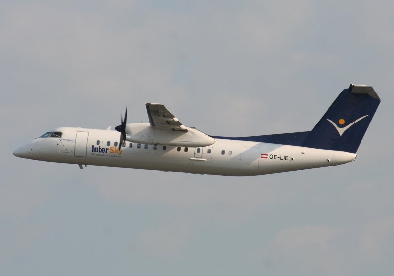 InterSky De Havilland Canada DHC-8-315Q OE-LIE beim Start in Berlin-Tegel am 30.04.2009