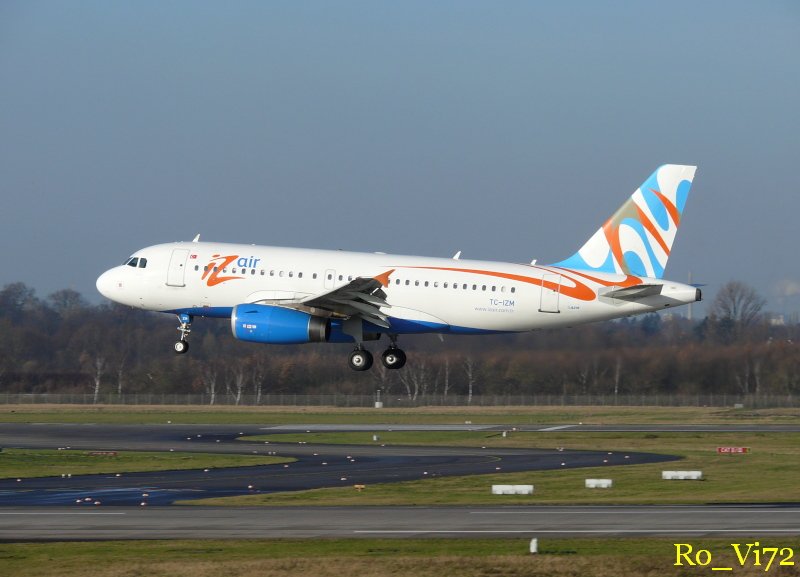IzAir; TC-IZM. Flughafen Dsseldorf. 07.12.2008.