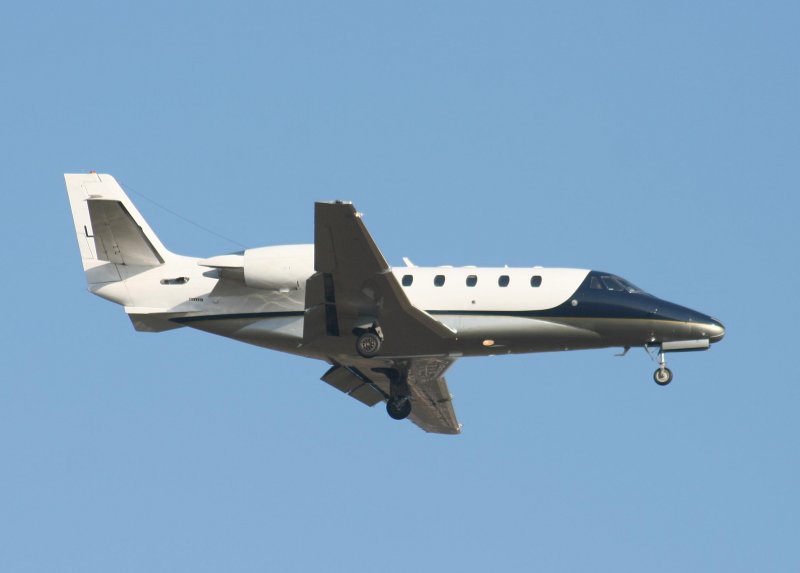 Jean-Claude Decaux International Cessna 560XL Citation Exel LX-JCD bei der Landung in Berlin-Schnefeld am 03.04.2009