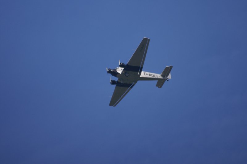 Junkers Ju 52/3m, Berlin-Tempelhof, Kennzeichen: D-CDLH, Kennzeichen historisch: D-AQUID,  am 30. September 13:00:42 h ber Haan-Gruiten.