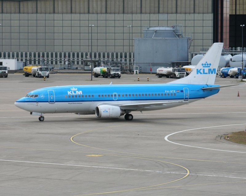 KLM B 737-306 PH-BTE bei der Ankunft auf dem Flughafen Berlin-Tegel am 14.08.2009