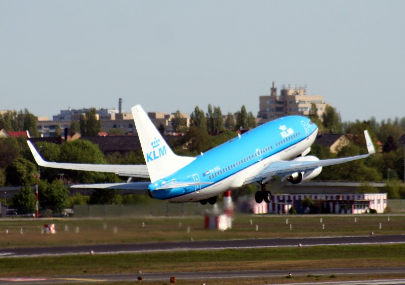 KLM B 737-7K2 PH-BGG beim Start in Berlin-Tegel am 19.04.2009
