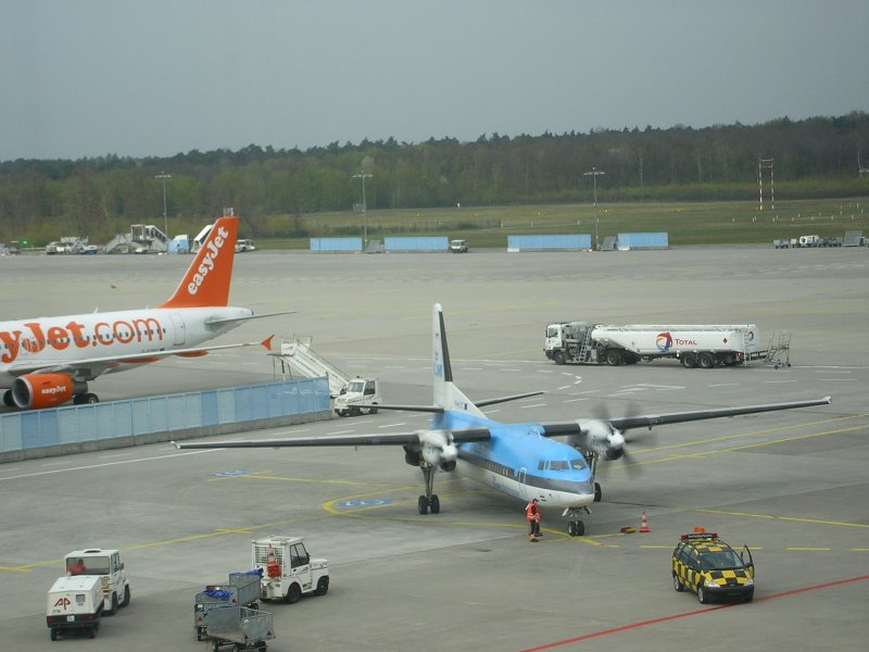 KLM cityhooper hat es geschafft , Stillstand.Kln Bonn.(24.04.2008)