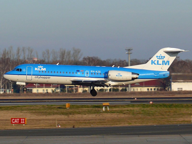 KLM F70 PH-KZE 29.12.2007 Berlin TXL - Schnwetter-Anflug auf die 26 L ( eher selten )