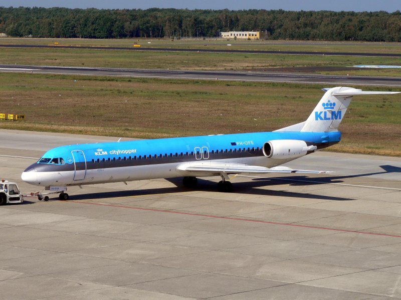 KLM Fokker 100 PH-OFE am 23.09.2006 auf dem Flughafen Berlin-Tegel