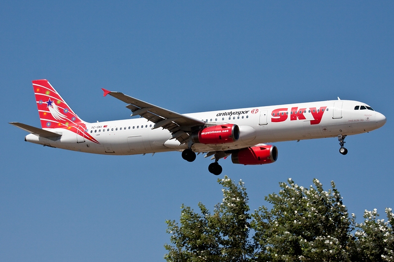 Landung/A321/Sky Airlines/TC-SKI/Trkei/Antalya (LTAY/AYT)21.08.09. 
