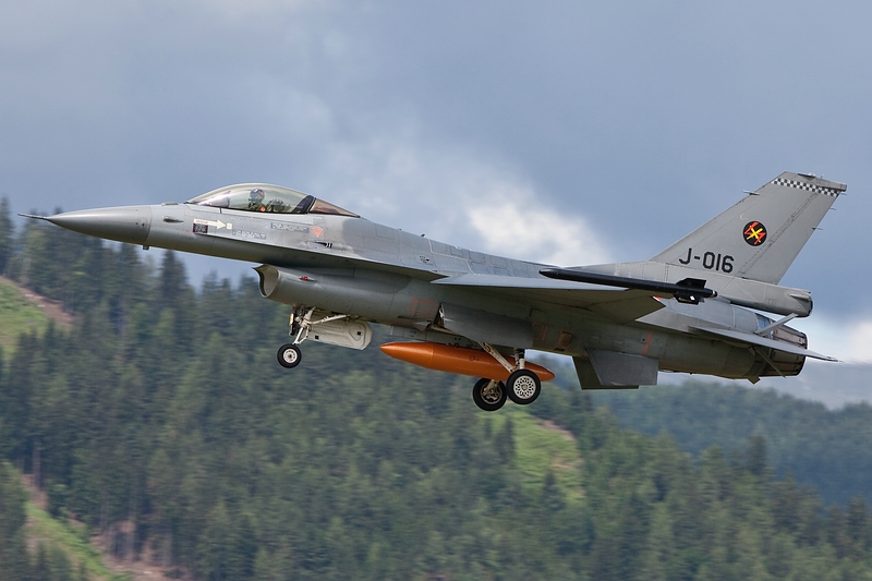 Landung/F-16 Fighting Falcon/NL/Zeltweg/AirPower'09