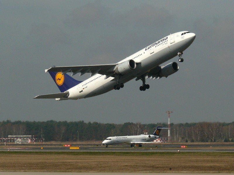 LH 300-600 D-AIAT  BerlinTXL 27.03.2008