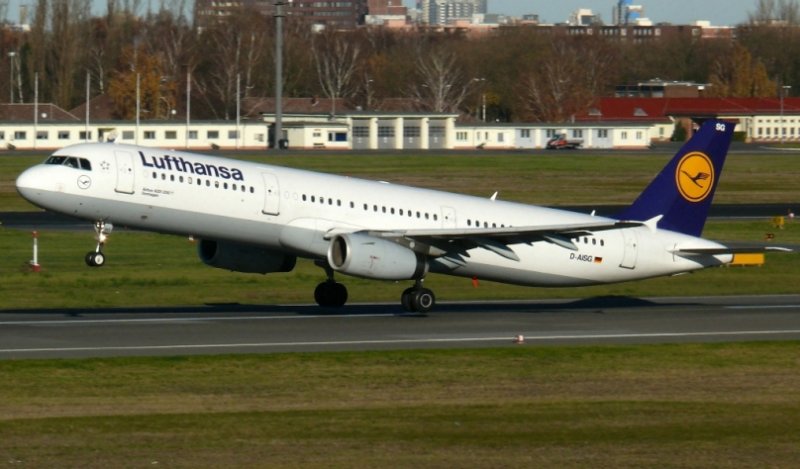 LH 321 D-AISG Berlin TXL November 2008
