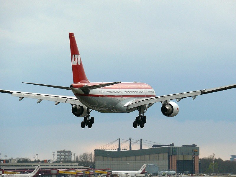 LTU 330-20 D-ALPE Berlin TXL 13.04.2008