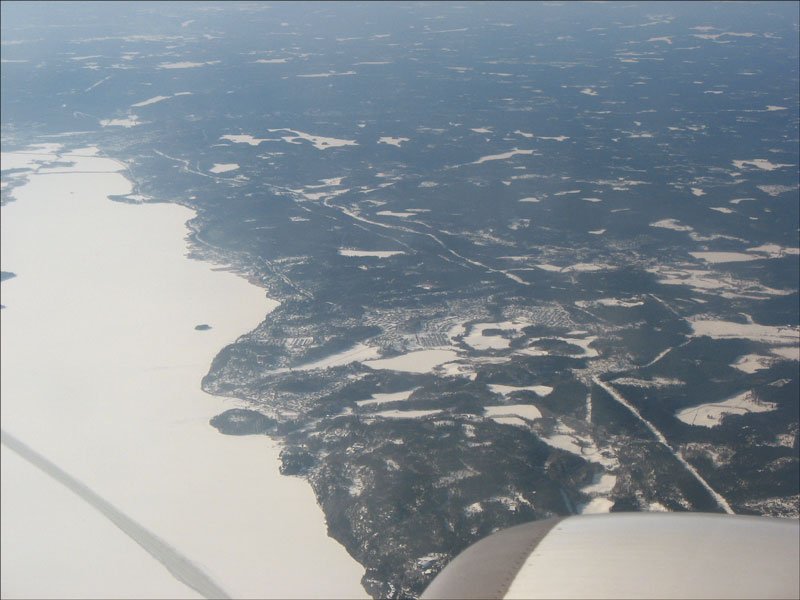 Luftaufnahme (1) aus einer Ryanair Boeing 737 vom Flug Stockholm (Skavsta) - Hamburg (Lbeck); 16.03.2006
