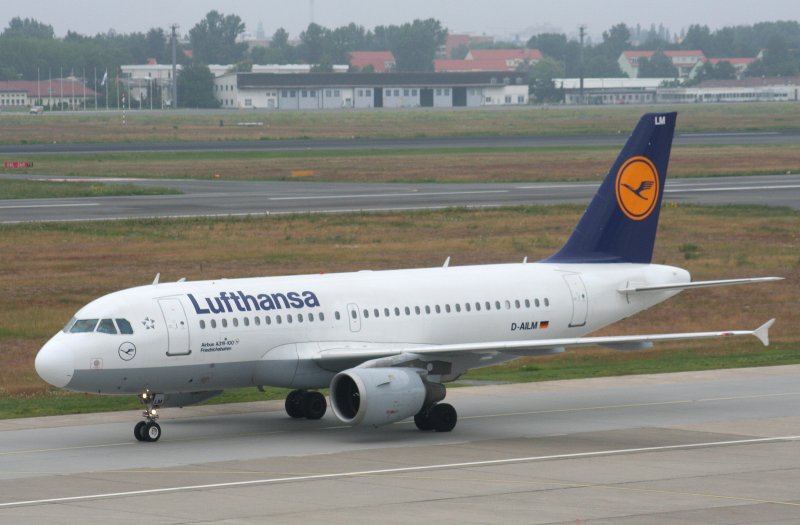 Lufthansa A 319-114 D-AILM  Friedrichshafen  am 28.06.2009 bei der Amkunft auf dem Flughafen Berlin-Tegel