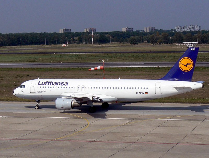 Lufthansa A 320-211 D-AIPW   Schwerin   am 16.09.2006 auf dem Flughafen Berlin-Tegel
