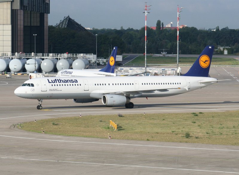 Lufthansa A 321-131 D-AIRK  Freudenstadt/Schwarzwald  bei der Ankunft auf dem Flughafen Berlin-Tegel am 12.09.2009