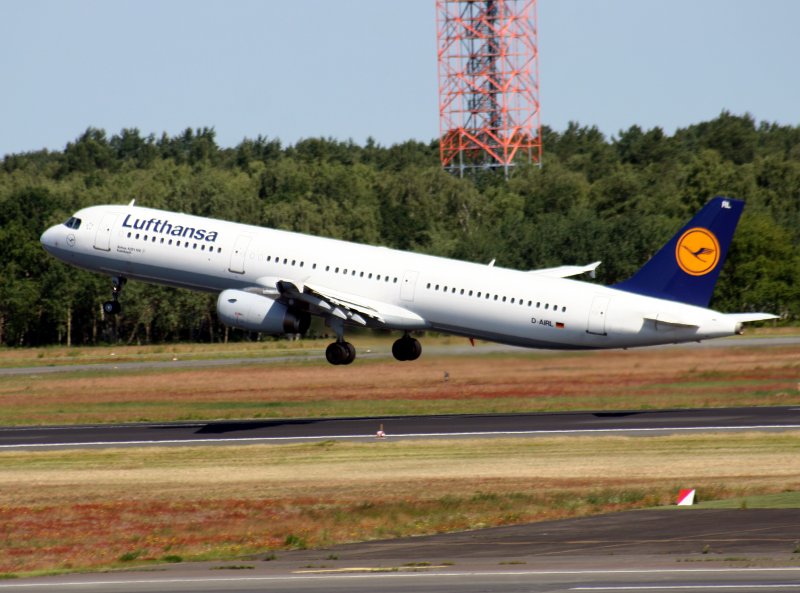 Lufthansa A 321-131 D-AIRL beim Start in Berlin-Tegel am 14.06.2009