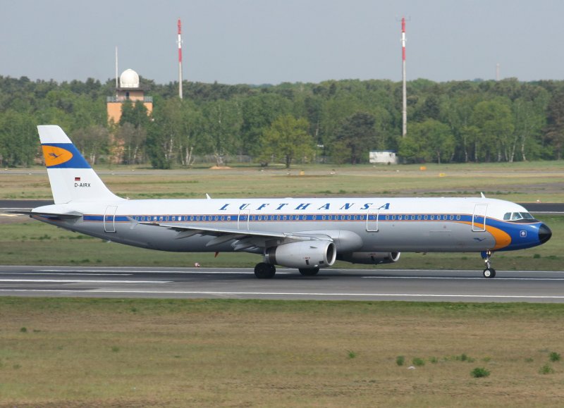 Lufthansa A 321-131 D-AIRX Retrojet am 30.04.2009 auf dem Flughafen Berlin-Tegel