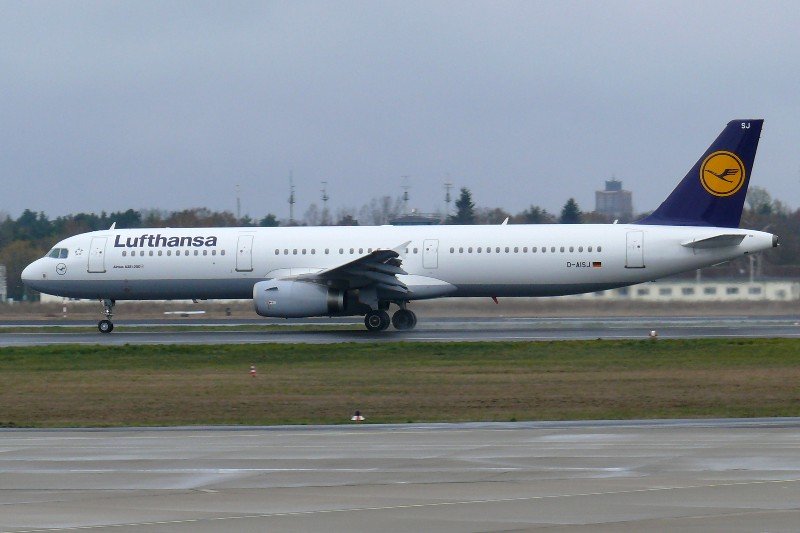 Lufthansa A 321 D-AISJ - neuer LH-Airbus - noch ohne Taufnamen - 06.04.2008 Berlin TXL