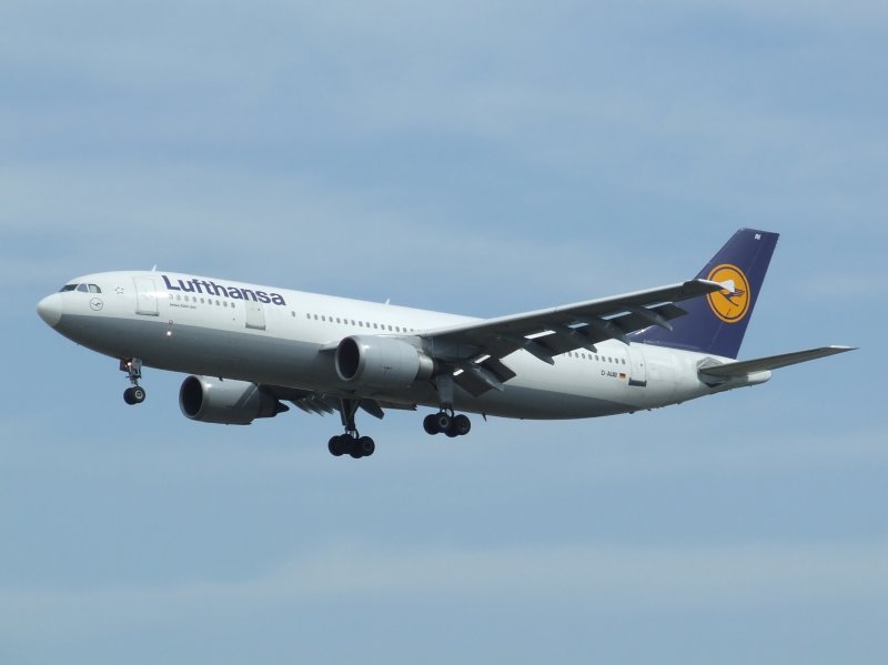 Lufthansa Airbus A 300-600  D-AIAY  bei der Landung in Frankfurt am Main (FRA) am 07.08.2008.
