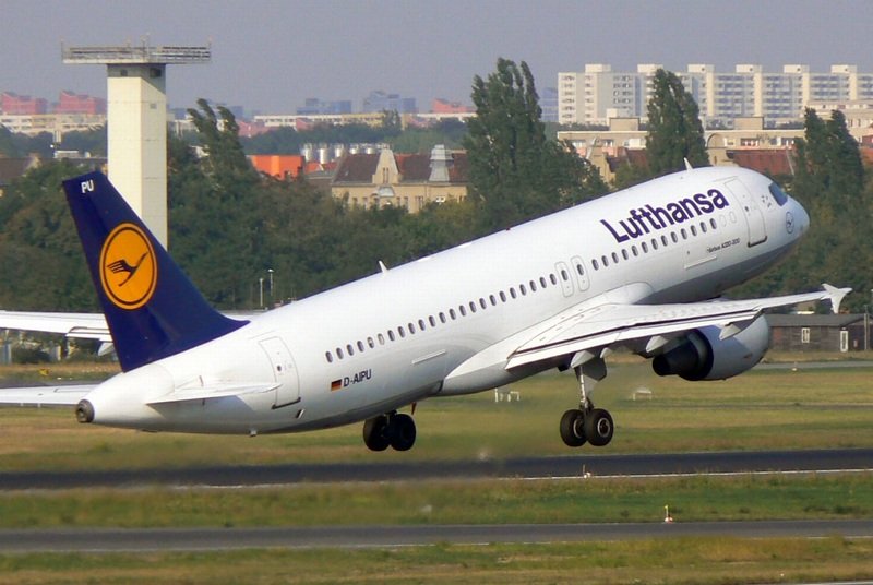 Lufthansa Airbus A 320 D-AIPU Berlin TXL 14.09.2006