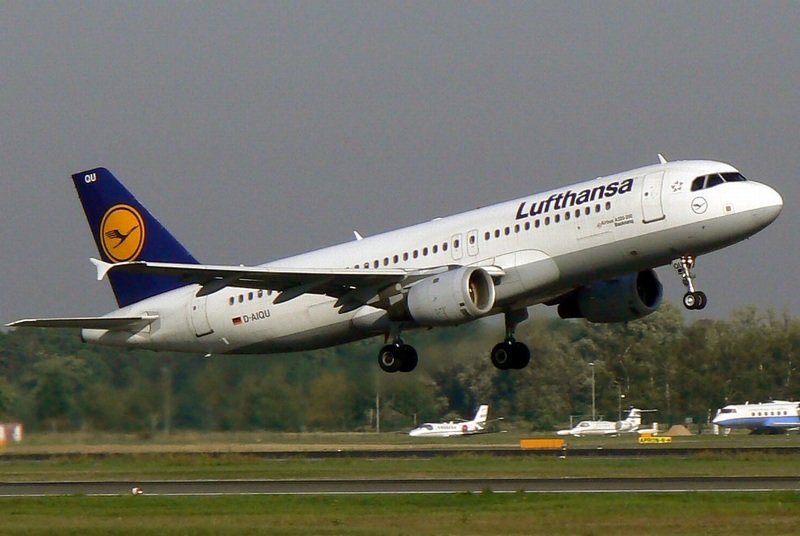 Lufthansa Airbus A 320 D-AIQU Berlin TXL 13.09.2006