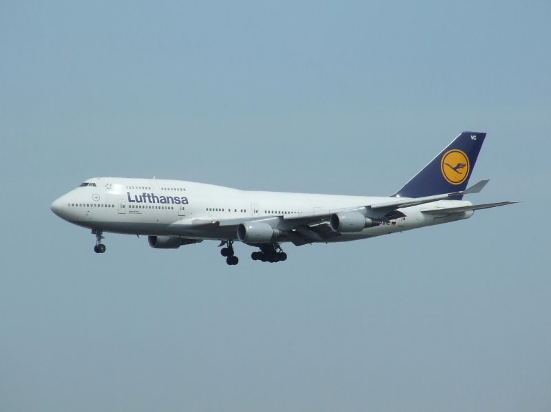 Lufthansa Boeing 747-400  Baden-Wrttemberg  bei der Landung in Frankfurt am Main am 07.08.2008.
