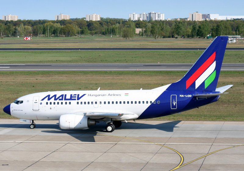 Malev B 737-6Q8 HA-LOD am 19.04.2009 auf dem Flughafen Berlin-Tegel