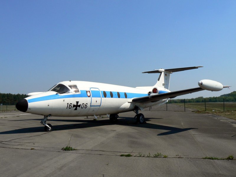 Messerschmitt-Blkow-Blohm ( Hamburger Flugzeugbau GmbH) HFB 320   Hansajet   der Flugbereitschaft BMVg 16+06 im Luftwaffenmuseum Berlin-Gatow am 27.04.2007 .