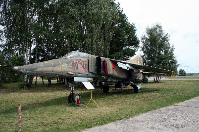 Mig-23BN 720 der ehemaligen NVA im Luftfahrtmuseum Finow bei Eberswalde am 09.08.2009.