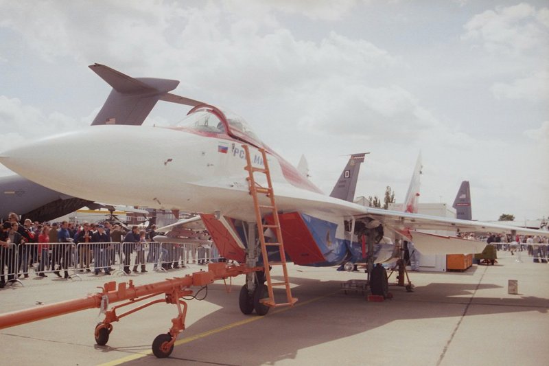Mig-29 OVT auf der ILA 2006 aufgenommen noch mit einer Practica BX 20