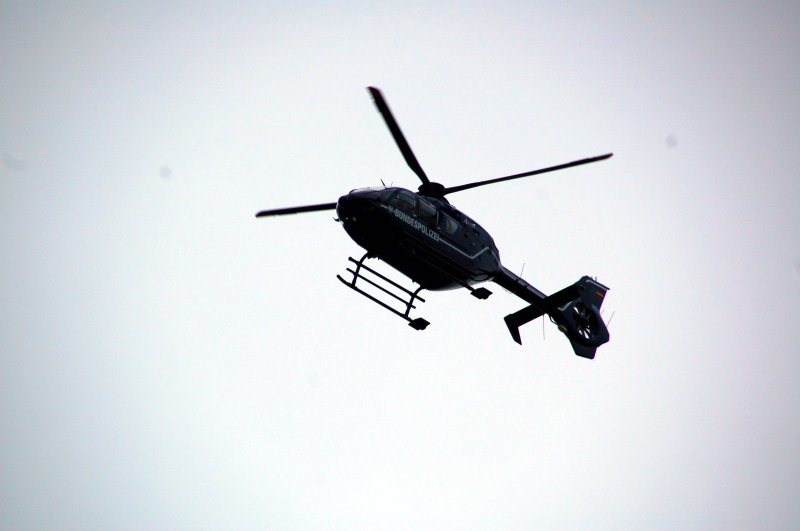 nahaufnahme des Bundespolizei-Hubschraubers. Er flog am 09.04.09 ber den Bahnhof Grfenhainichen, sicher auf Kontrollflug.