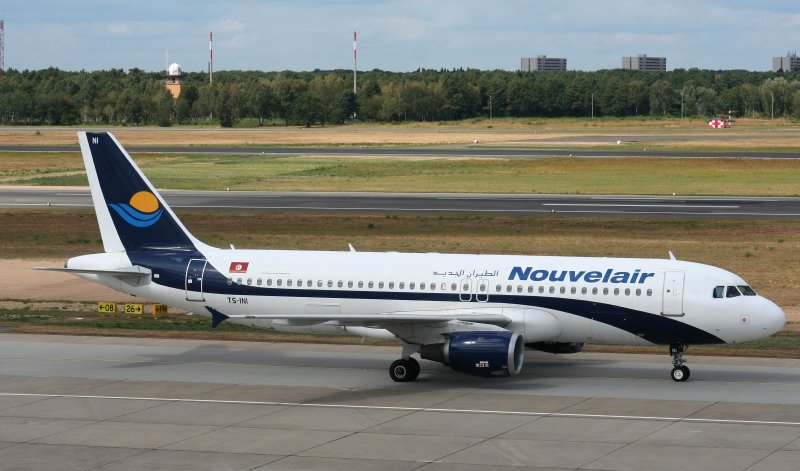 Nouvelair A 320-212 TS-INI bei der Ankunft auf dem Flughafen Berlin-Tegel am 14.08.2009