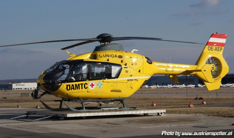 AMTC Notarzthubschrauber (OE-XEP) in Wiener Neustadt, sterreich