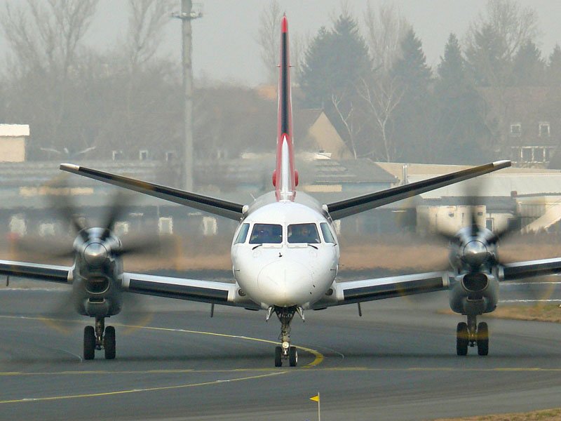 OLT Saab 2000 D-AOLC Berlin TXL 21.12.2007