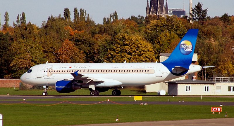OO-TCJ, Thomas Cook Airlines Airbus 
A320-214 (Linke Seitenansicht)
THF