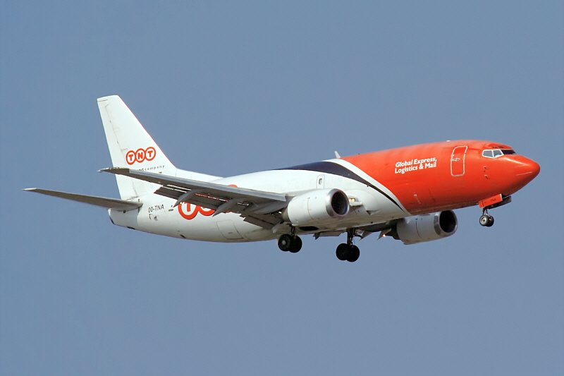 OO-TNA, B737-3T0F, Luxembourg ELLX/LUX, 28.03.07, TNT B737-3T0 on short final at Luxembourg (EOS350D + Sigma 50-500)