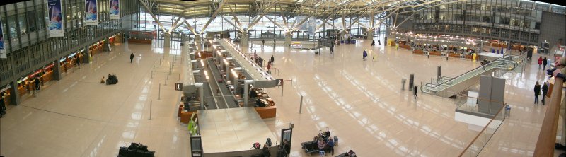 Panoramafoto des Terminal 1 des Hamburger Flughafens. Aufnahme am 9.2.07