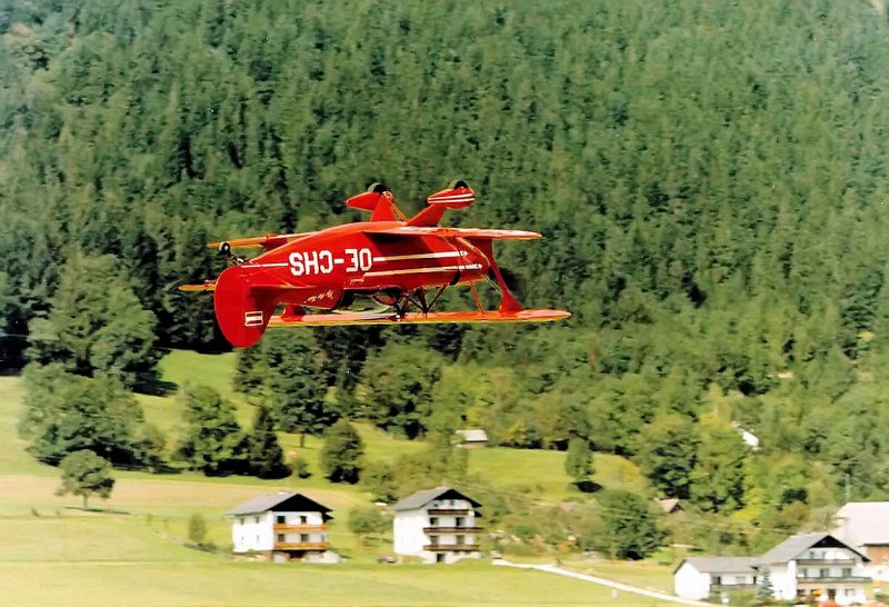 Pitts S-2 OE-CHS im Rckenflug - 1986 irgendwo in sterreich.