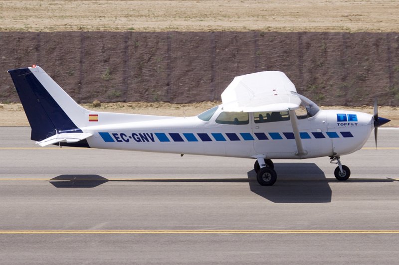 Private, EC-GNV, Cessna, 172N-Skyhawk, 17.06.2009, GRO, Girona, Spain 

