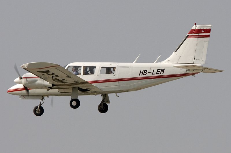 Private, HB-LEM, Piper, Seneca I, 13.04.2009, ZRH, Zrich, Switzerland 

