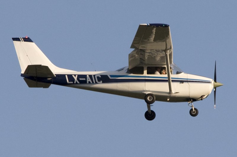 Private, LX-AIC, Reims-Cessna, 172N Skyhawk, 10.04.2009, LUX, Luxemburg, Luxemburg


