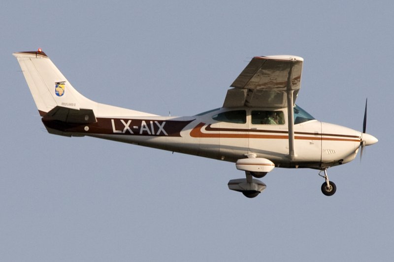 Private, LX-AIX, Reims-Cessna, 182Q Skylane, 10.04.2009, LUX, Luxemburg, Luxemburg

