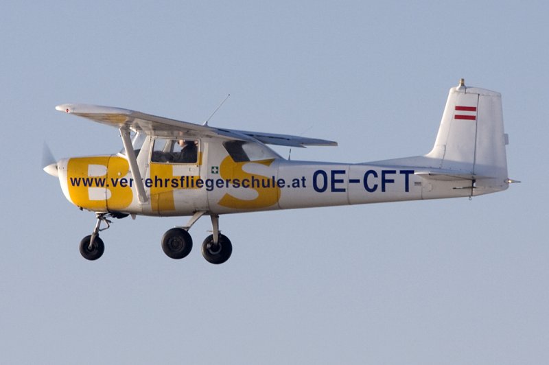 Private, OE-CFT, Reims-Cessna, 150E, 10.01.2009, SZG, Salzburg, Austria
