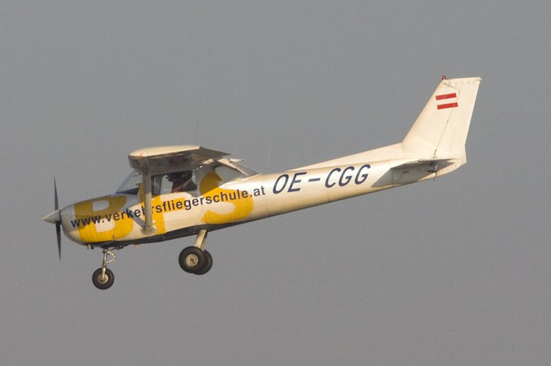 Private, OE-CGG, Reims-Cessna, F150L, 10.01.2009, SZG, Salzburg, Austria
